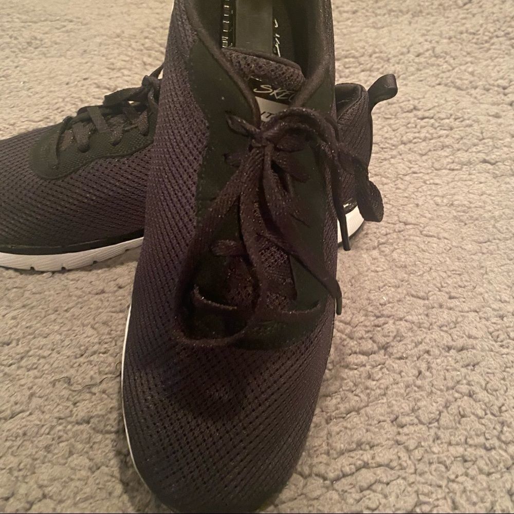 Sketchers Lite Weight Black Sneakers Sz 10 Woman’s - Picture 3 of 12